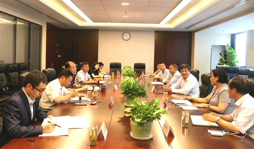 力諾集團(tuán)董事長高元坤一行到集團(tuán)公司訪問洽談工作